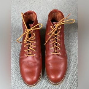 Red Wing Heritage 6” round short boot